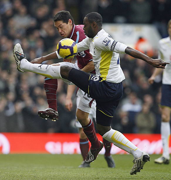 都迫使她们 都迫使她们